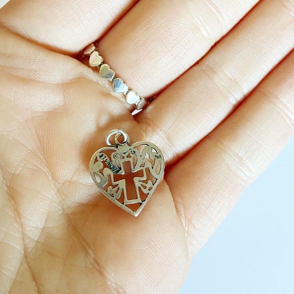 Vintage Sterling Silver cross heart filigree charm - Picture 3 of 4